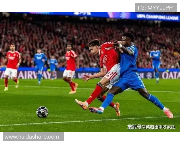 德甲激战巴黎圣日耳曼大胜本菲卡补时进球点燃全场热情与转会传闻