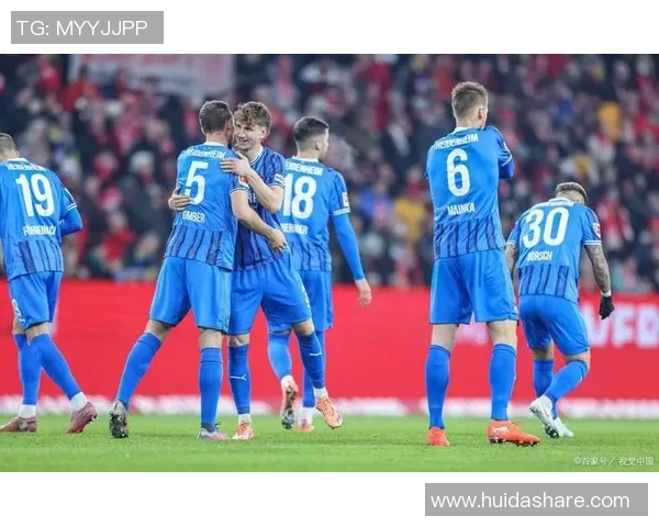 意甲激战：里昂大胜切尔西6比2赛场瞬间引发热烈反响